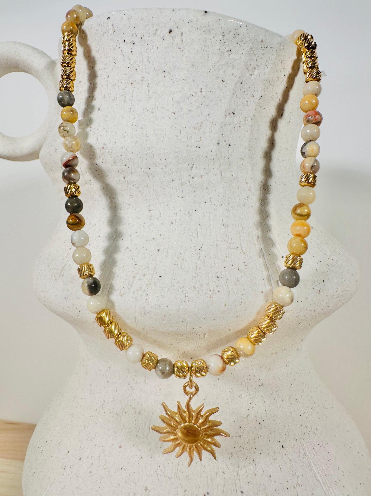 COLLIER CHARMS avec Pierre Oslo